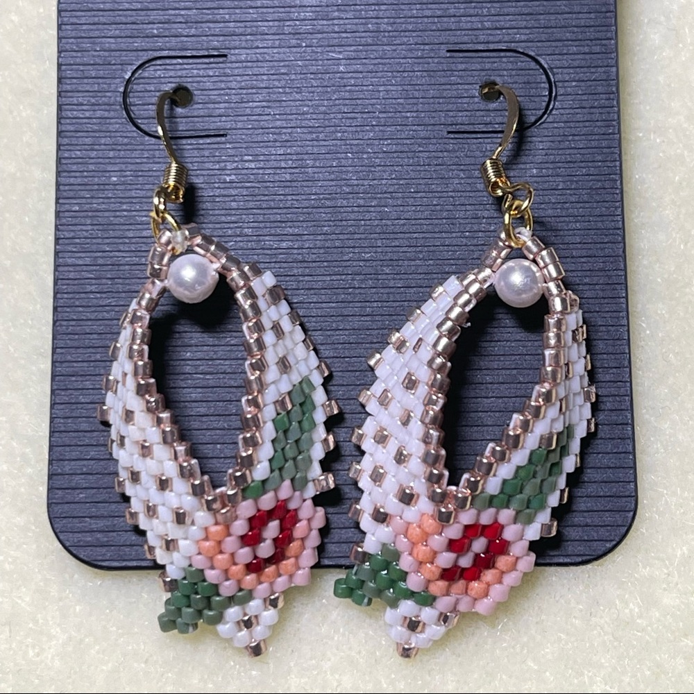 NWOT Art, Hand-Beaded Set
